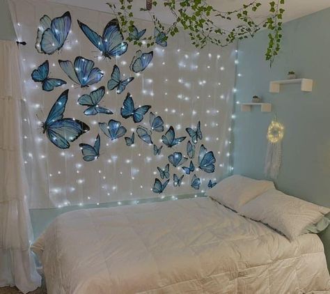 Room Ideas With Butterflies, Bedroom Ideas Butterflies, Blue Butterfly Bedroom Ideas, Butterfly Apartment Decor, Purple Butterfly Room Ideas, Bedroom Butterfly Decor, Bedroom Asethic Ideas, Butterfly Room Ideas, Butterfly Bedroom Ideas