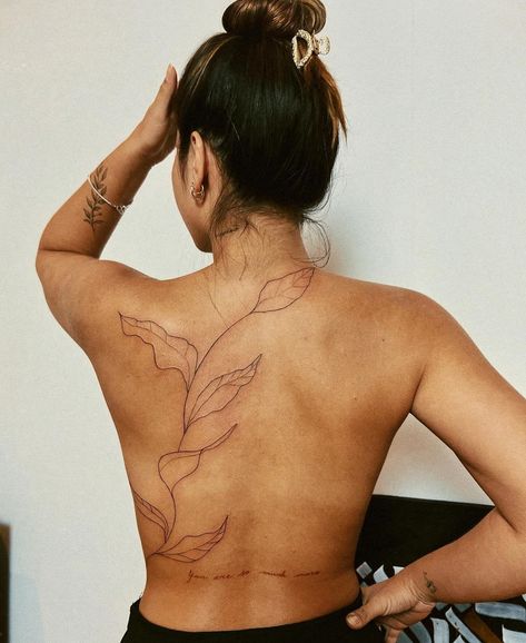 Neck To Back Tattoos Women, Spine Tattoo Wedding Dress, Womens Spine Tattoos, Beautiful Back Tattoos, Floral Back Tattoos, Backpiece Tattoo, Belly Tattoos, Spine Tattoos For Women, Hand Tattoos For Women