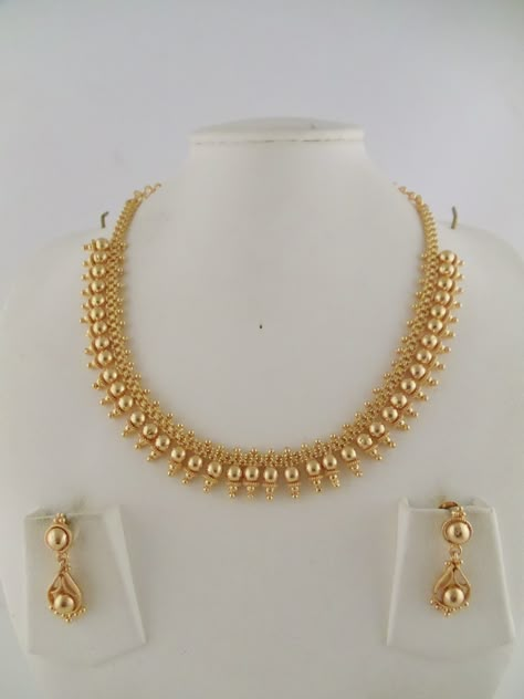 Small Choker Set, Gold Necklace Set Simple, Gold Necklace Set Indian, Indian Gold Necklace, Gold Set Design, Plain Earrings, Gold Long Chain, Indian Gold Necklace Designs, Small Gold Necklace