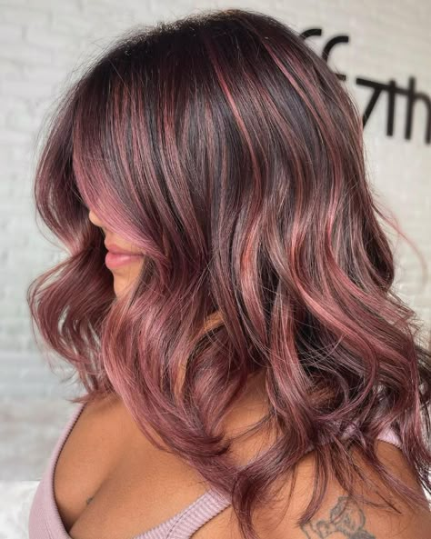 Brown To Pink Balayage, Best Fall Hair Colors, Rose Gold Hair Color Ideas, Gold Hair Color Ideas, Rose Gold Hair Brunette, Rose Gold Hair Color, Pink Balayage, Gold Hair Color, Hair Color For Dark Skin