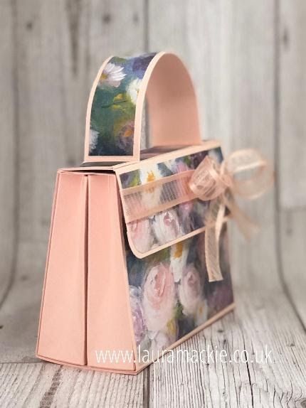 Stampin Up Boxes Tutorial, Paper Purse Template Free, Paper Purses Ideas, Stampin Up 3d Projects, Stampin Up Boxes, Handbag Card Tutorial, Stampin Up 2022, Handbag Cards, Diy Paper Purses