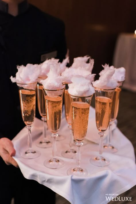 Champagne Brunch Party, Champagne High Tea Party, Champagne Brunch Aesthetic, Champagne Brunch Birthday Ideas, Hen Party Brunch, Champagne Party Ideas Decorations, Champagne Aesthetic Party, Champagne Birthday Decor, Bridal Drinks