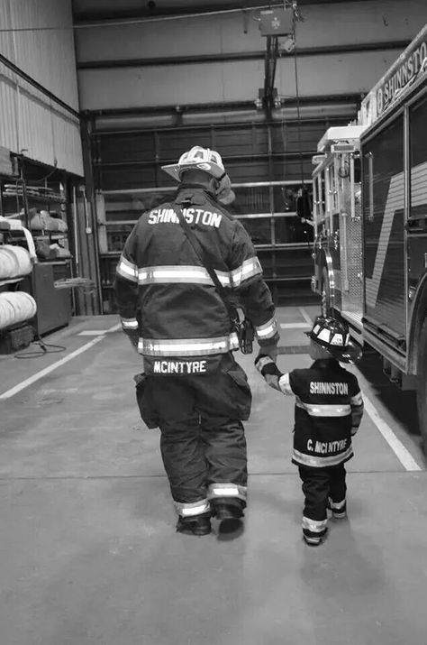 Fire Fighter Aesthetic, Firefighter Aesthetic, Soldier Aesthetic, Firefighter Couple, Firefighter Boyfriend, Highschool Life, Firefighter Life, Firefighter Photography, Firefighters Daughter