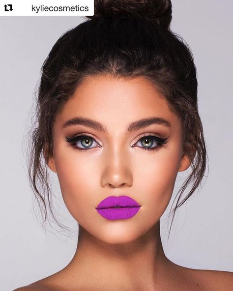 Retro Makeup Looks, Makeup You Need, Kylie Lips, Kylie Lip Kit, Retro Makeup, June Bug, Purple Lips, Kylie Cosmetic, Lip Kit