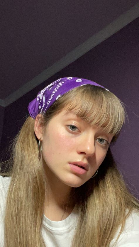 #aesthetic #instagram #bandana #morado #girlpower Purple Bandana Aesthetic, Purple Bandana Outfit, Purple Bandana, Bandana Outfit, Bandana Girl, Peasant Style, Bandana Hairstyles, Indie Fashion, Head Scarf