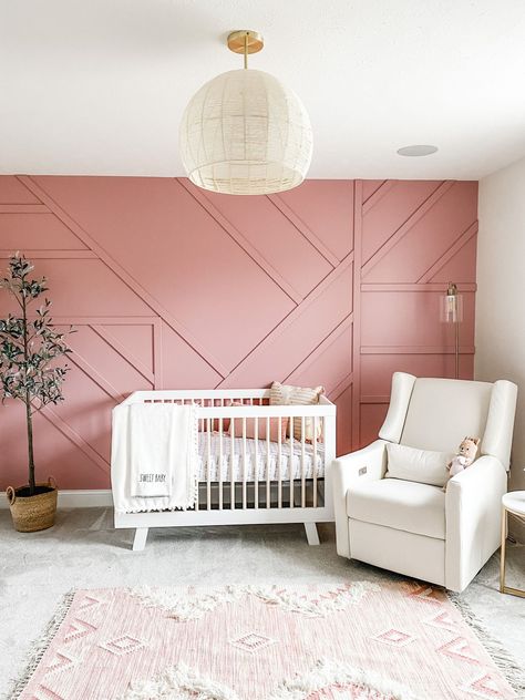 Pink Baby Room, Nursery Accents, Ideas Habitaciones, Nursery Accent Wall, Rose Nursery, Toddler Girl Room, Girl Nursery Room