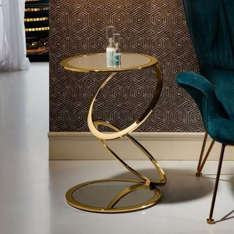 Cool Side Tables, Side Tables Ideas, Golden Side Table, Modern Table Lamp Design, Lamp With Shelves, Round Metal Side Table, Creative Coffee Table, Table Tv Stand, Brass Vanity