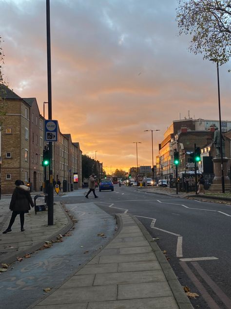 #london #sunset #aesthetic London Golden Hour, London Neighborhood Aesthetic, London Aesthetic Camden, Sunset Aesthetic London, Sunset London, Night Vibes London, London Overground, Downtown Aesthetic, Sunset Aesthetic