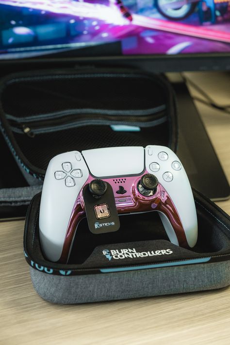 Aesthetic Ps5 Controller, Custom Ps5 Controller, Future Electronics, Vasos Vintage, Pink Games, Ps5 Controller, Playstation Controller, Gamer Room Decor, Bad Girl Wallpaper