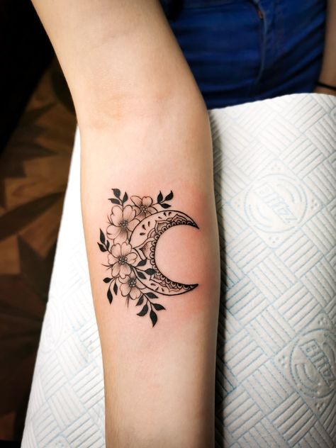 Mandala moon tattoo with flowers. Forearm tattoo by Matheo Tattoos Moon And Flower Tattoo Cover Up, Forearm Moon Tattoo Women, Moon Tattoo Designs For Women Arm, Small Mandala Tattoo For Women, Moon Hand Tattoos For Women, Forearm Moon Tattoo, Palm Sized Tattoos For Women, Mandala Flower Tattoos Forearm, Girl Forearm Tattoos