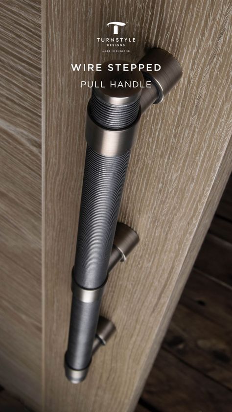 This luxurious door pull mounted on a brown wooden board features a wire-textured grip and three legs with a Vintage Nickel finish, adding elegance to any room. Door Pull, Door Handle Metal, Ironmongery Door Handle, Statement Door, Barn Door Pull Handle, Brass Line Door Handle, Gate Pull, Outdoor Gate, 71” Push Pull Door Handle