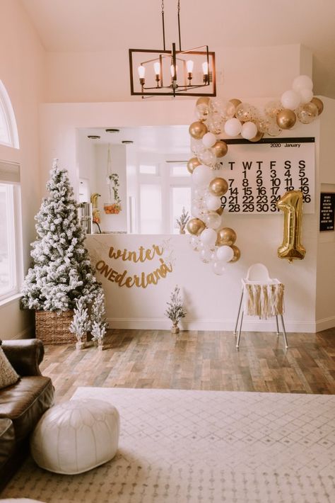 The Best Winter ONEderland Themed Birthday Party - The Real Rebekah Designs Winter Onederland Christmas Tree, First Birthday Themes For Winter, Christmas Theme Birthday Party Ideas, 1 Year Winter Birthday Party, Birthday Party In December Ideas, First Birthday Party Themes Winter, Winter Themed One Year Old Birthday, Winter 1 Year Birthday, Winter Birthday Balloons