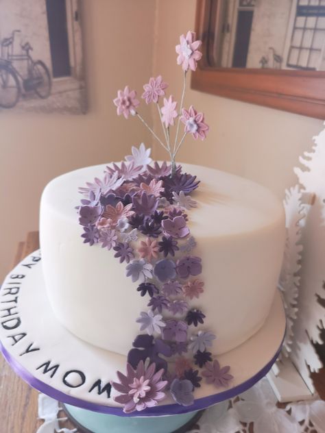 72nd Birthday Cake For Women, 80 Year Old Birthday Cake, Mum Cake, Birthday Cake Video, 90th Birthday Cakes, Small Birthday Cakes, Tiered Cakes Birthday, 80 Birthday Cake, Food Infographic