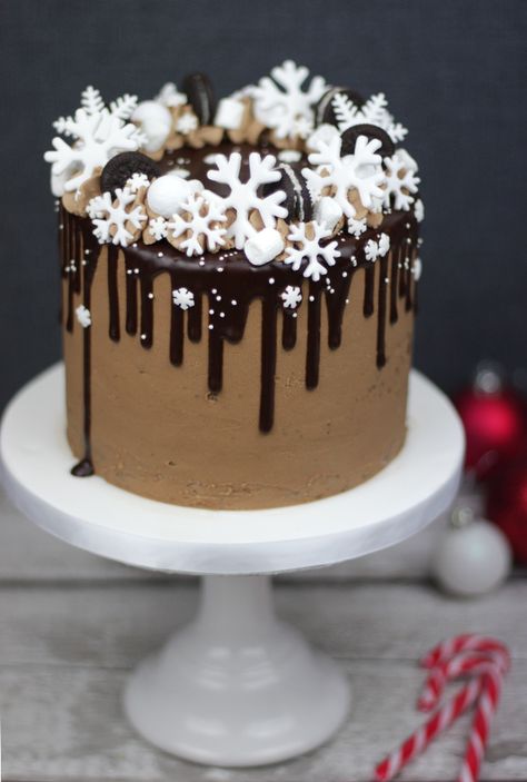 Snowflake Drip Cake - Cakey Goodness Christmas Drip Cake Ideas, Chocolate Christmas Cake Designs, January Cake Ideas, Christmas Chocolate Cake Decoration, Christmas Drip Cake, Chocolate Cake Christmas, Hot Cocoa Cake, Snowflakes Cake, Christmas Chocolate Cake