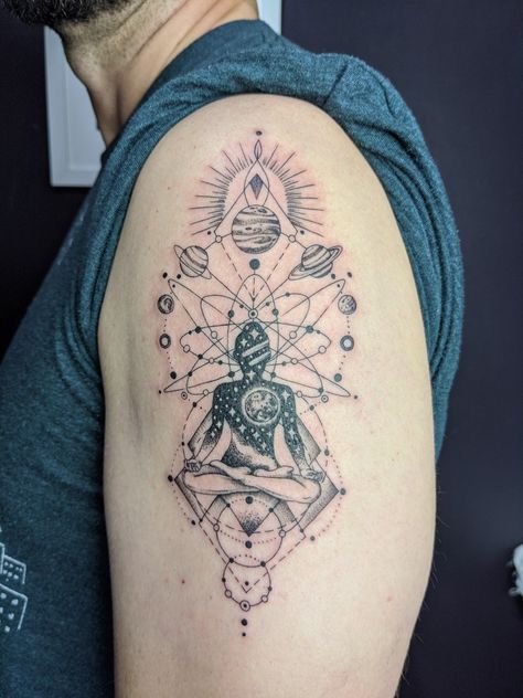 I wanted something that represents meditation, quantum physics and space. I'm very happy with the result! Physics Tattoos, Atom Tattoo, Natur Tattoo Arm, Meditation Tattoo, Second Tattoo, Chakra Tattoo, Hippie Tattoo, Buddha Tattoo Design, Universe Tattoo