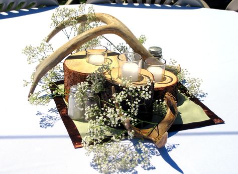 Western theme wedding, logs turned into candle holders with antler decor and baby breath. Hunting Theme Wedding Ideas, Antler Themed Wedding, Antler Centerpiece, Mountain Wedding Ideas, Hunting Theme, Antler Decor, Hunter Wedding, Western Themed Wedding, Hunting Wedding