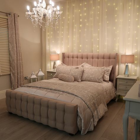 Fairy Lights With Curtains Bedroom, Wall Lights Curtain, Curtain Lights Bedroom Ideas Wall, Bedroom Curtain Light Ideas, Fairy Light Curtains, Curtains With Lights Bedroom, Curtains On Bedroom Wall, Fairy Light In Bedroom, Curtain Lights Bedroom Wall