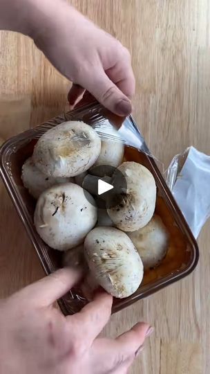 Stuffing Mushrooms, Lo Carb Snacks, Stuffed Mushrooms With Cream Cheese, Mushroom Appetizer, Hannah Swensen, Air Fryer Recipes Chicken Breast, Mushroom Side Dishes, Stuffed Mushrooms Easy, Pepper Dip