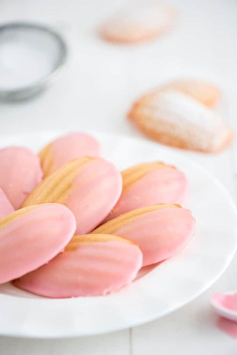 EVERYTHING you wanted to know about Madeleines! These come out perfect every time! Madeleines, French Baking, Baking, iambaker, Madeleine Recipes, perfect madeleines #madeleines #madeleinerecipe Madelines Recipe, Madeline Cookies Recipe, Madeleine Recipes, French Madeleines, Madeleine Cookies, Madeline Cookies, Madeleine Recipe, American Buttercream, Madeleine Cookie