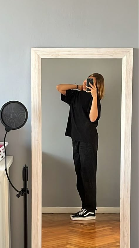 Black Clothes For Women, Black Jumpsuits, Masc Outfits, Aesthetic Collection, Vans Outfit, Fotografi Vintage, Black Clothes, Little Black Dresses, Diy Vetement