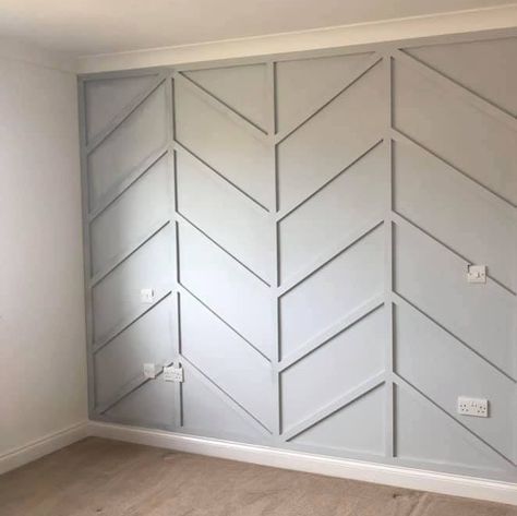 Woman creates stunning panelled feature wall on a budget - using B&Q paint and Wilkos bargains Applied Moulding Wall, Panelled Feature Wall, Penyimpanan Makeup, Living Room Panelling, Feature Wall Living Room, Feature Wall Bedroom, Wall Paneling Diy, Accent Walls In Living Room, Accent Wall Bedroom