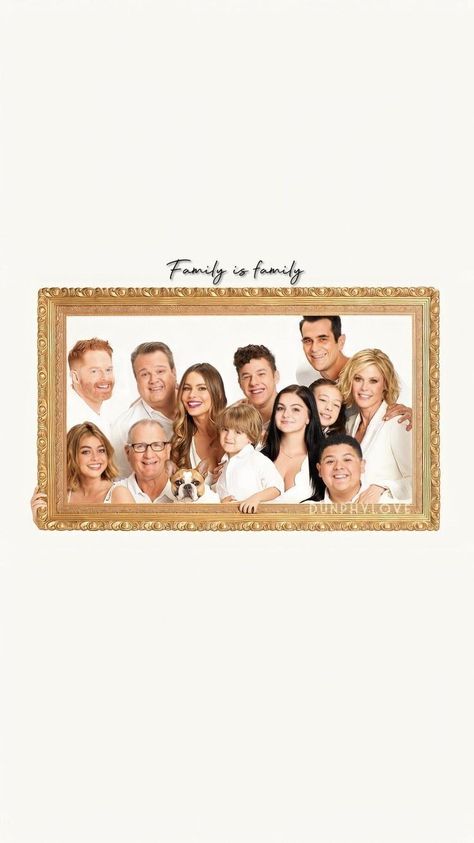 Modern Family Collage, Modern Family Wallpaper Iphone, Modern Family Tv Show, Family Movie Poster, Family Wallpaper, Modern Family Quotes, Family Printables, Family Collage, Fun Family Photos