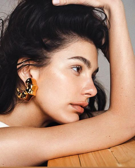 Camilla Morrone, Headshot Makeup, Abercrombie Girls, Really Short Hair, Camila Morrone, Female Character Inspiration, Nose Job, Photoshoot Concept, Golden Girl