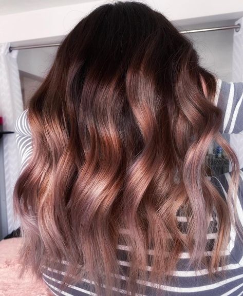 Rose Gold Brunette Balayage Rose Brown Balayage, Rose Gold Balayage Brunettes, Golden Brown Hair Dye, 2022 Haircut, Dark Brunette Balayage, Light Golden Brown Hair, Rose Gold Hair Brunette, Medium Brunette Hair, Dark Balayage