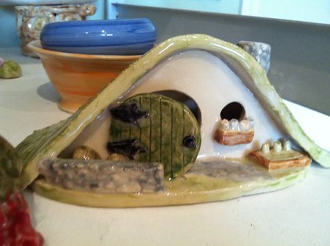 Ceramic Hobbit House, Toad House, Potters Clay, Clay Fairy House, Ceramic Sculpture Figurative, Sculpture Art Clay, Ceramic Texture, Clay Fairies, Clay Studio