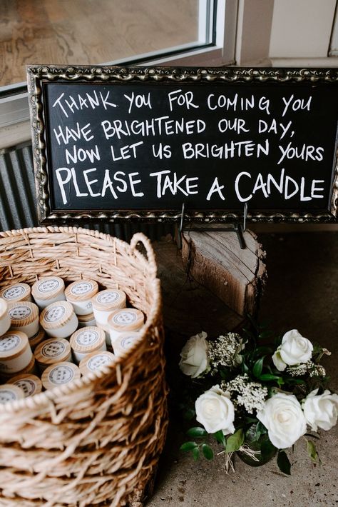 Wedding Party Favor Table Ideas, Guest Table Ideas For Wedding, Wedding Gift Ideas Guest, Boho Wedding Guest Gift Ideas, Gift Ideas Wedding Guest, Cheap Cute Wedding Favors, Wedding Parting Gifts, Guest Giveaways Wedding, Wedding Diy Guest Gifts