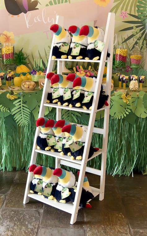 Costa Rica Birthday Party Ideas, Twocan Birthday Party, Parrot Birthday Party Ideas, Toucan Cake Ideas, Toucan Birthday Cake, Rio Birthday Party Ideas, Tropical Bird Party Ideas, Toucan Cake, Toucan Party Ideas