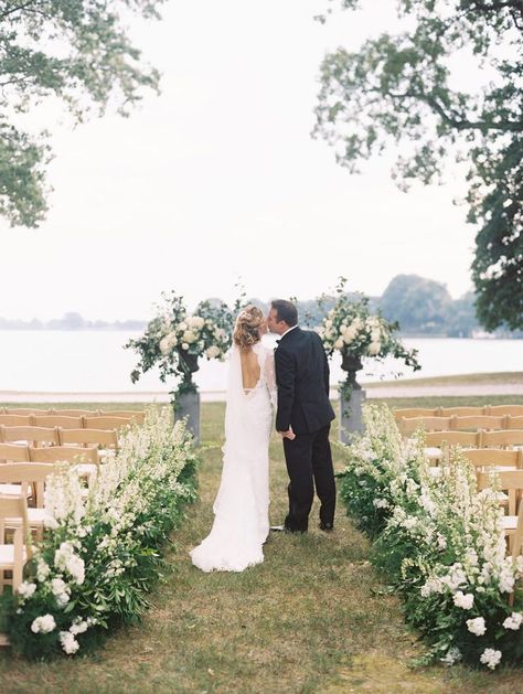 Tall Floral Arrangements, Church Wedding Flowers, Boda Ideas, Airy Wedding, European Garden, Aisle Flowers, Ceremony Design, Wedding Ceremony Flowers, Wedding Tent