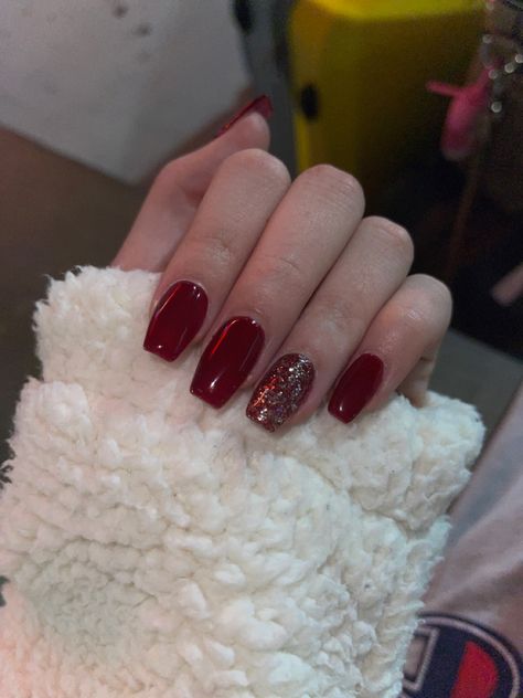 Ring Finger Glitter Nails, Red Nails With Glitter Ring Finger, Dark Red Nails With Gold Glitter, Red Nails With Pink Glitter, Dark Red Nails With Glitter, Dark Red Glitter Nails, Red Nails With Gold Glitter, One Glitter Nail, One Glitter Nails