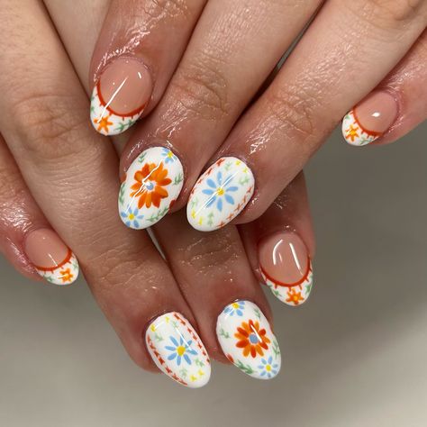 Cute Mexico Nails, Cute Mexican Nails, Mexico Themed Nails, 70s Aesthetic Nails, Tile Inspired Nails, Hispanic Nails Designs, Mexican Nail Art Mexico, Mexican Tile Nails, Barro Nails Mexican