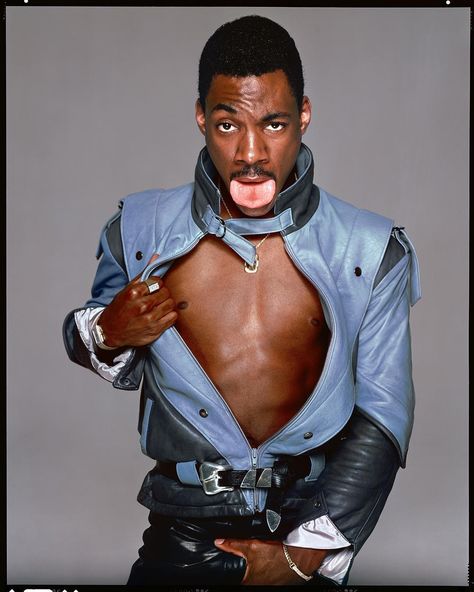 The Richard Avedon Foundation on Instagram: “Eddie Murphy, comedian, New York, May 24, 1983 #richardavedon @rollingstone @eddiemurphymusic” Killer Joe, Dorothy Parker, Black Entertainment, Vintage Black Glamour, Eddie Murphy, Black Hollywood, Richard Avedon, Black Culture, Funny Pics