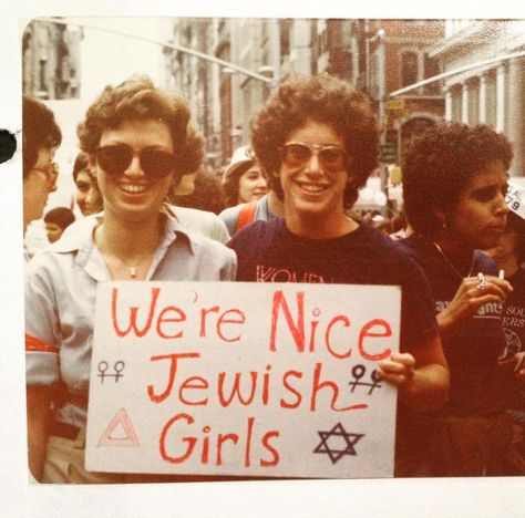 Jewish Beliefs, Vintage Lesbian, Gay Pride Parade, Jewish Girl, Jewish Women, Jewish Culture, Image Description, Jewish Art, Gay Pride