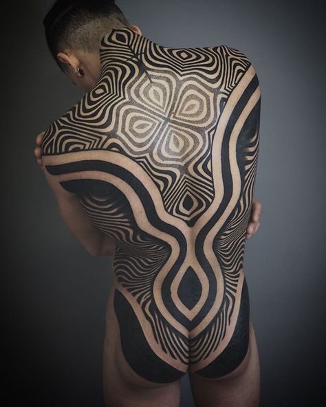 Geometric back-piece by Effedots (@effedots) owner of Nerofumo tattoo studio (@nerofumotattoostudio). #STYNG - #needmoretattoos #tattooaddict #tattooseverywhere #theartoftattooing #inkmywholebody #ornamentaltattoo #mandalatattoo #mandalastyle #geometrictattooartist #sacredgeometrytattoo #blackwork #geometricaltattoo #geometrytattoo #dotworkers #dotworktattoo #theartoftattoos #geometrictattoo #geometrictattoos #inked #ink #tattoos #tattooing #tattoocollection #tattoocollector #realart #artislife Independent Tattoo, Mens Body Tattoos, Full Tattoo, Tattoo Trend, Full Back Tattoos, Geometry Tattoo, Muster Tattoos, Full Body Tattoo, Body Suit Tattoo