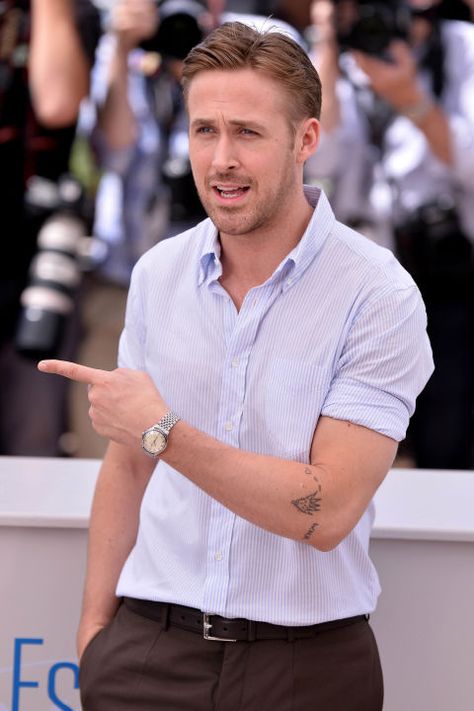 From David Beckham to Nick Wooster, these 10 gentlemen combine tattoos and classic menswear perfectly Ryan Gosling Tattoos, Celeb Tattoos, Peter Mensah, Ryan Gosling Style, Ryan Thomas, Nick Wooster, Cool Half Sleeve Tattoos, Gentleman Lifestyle, Peter O'toole