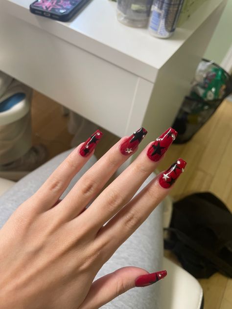 Rebelde Inspired Nails, Emo Princess Nails, Edgy Nails Acrylic Grunge Almond, Skater Nails Acrylic, Rebelde Nails Ideas, Rbd Rebelde Nails Ideas, Edgy Nails Coffin, Rebelde Nails, Goth Nails Square