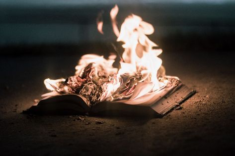 Book Burning, Watch The World Burn, Fahrenheit 451, Fire Book, Fire Burning, Vanishing Point, Book Aesthetics, Dark Photography, Night Aesthetic