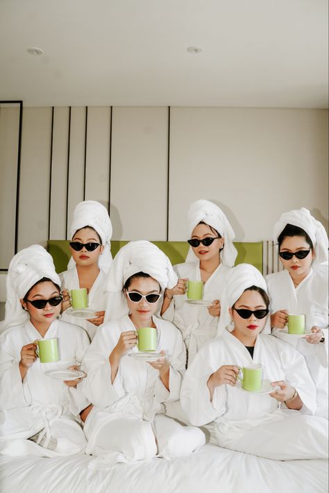 Bridesmaid Bathrobe Photoshoot, Bridal Shower Photo Ideas, Funny Bridesmaid Photos, Bride Squad Ideas, Bridesmaid Preparation, Skincare Images, Bridesmaid Bathrobe, Mockup Ideas, Bachelorette Party Photo