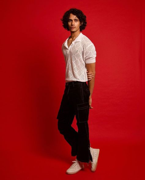 Male Model Pose, posing ideas, posing tips, grateful, photoshoot pose, photoshoot ideas, models, fashion model Male Fashion Pose Reference, Poses For Male Models, Full Body Poses Male, Yearbook Poses, Mens Pose, Arm Poses, Male Posing, Male Photoshoot, Illustration Poses