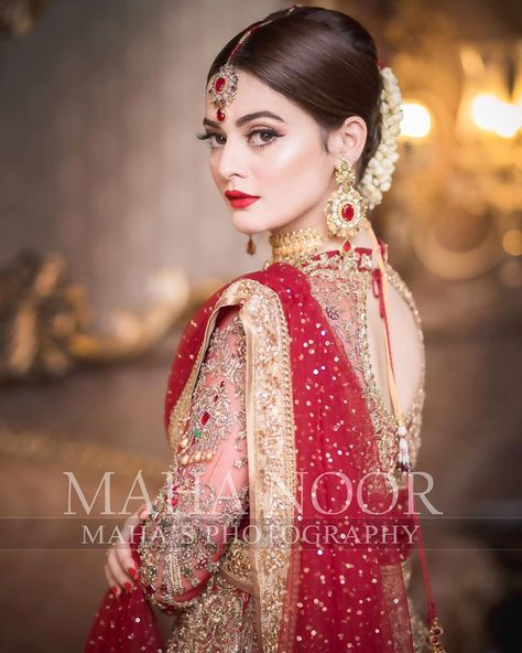 Image may contain: one or more people and people standing Red Saree Wedding, Bridal Shoots, Modern Bridal Dress, Bridal Mehndi Dresses, Minal Khan, Muslimah Wedding Dress, Campaign Shoot, Pakistani Wedding Outfits, Beautiful Pakistani Dresses