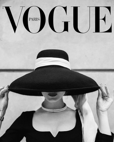 Vogue Magazine Covers Vintage, Vintage Vogue Covers, Money Wallpaper, Equestrian Aesthetic, Vogue Vintage, Moda Chanel, Fashion Poster Design, Money Pictures, Office Prints