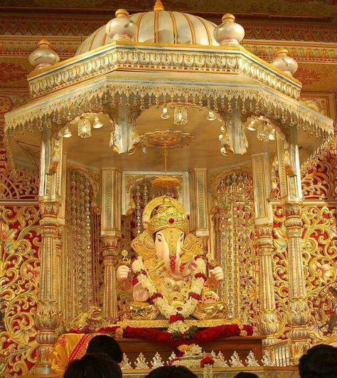 SHRIMANT - DAGDU SETH HALWAI GANPATI DARSHAN.... Dagdusheth Ganpati, Om Gam Ganapataye Namaha, Ganpati Photo Hd, Ganesh Chaturthi Decoration, Ganpati Bappa Wallpapers, Whatsapp Pictures, Sri Ganesh, Ganpati Bappa Photo, Ganpati Decoration At Home