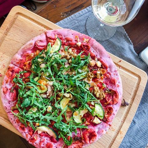 • did anyone say pink pizza??🌸🍕• #beetroot base, zucchini, rocket, walnuts, and more goodness @marqt thank you for putting this in my @toogoodtogo.nl order 😍 #crust #tips #friyay #veggie #vegetarian #friday #tgif #beets #amsterdam #delicious Pizza Rose, Pink Pizza Party, Pink Savory Food, Pink Pizza, Pizza Roses, Pate Pizza, Pink Party Foods, Snack Shack, Rainbow Treats