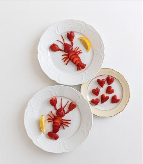 Lobster Cake, Food Plating Techniques, Studying Food, Summer Breakfast, Ginger Cake, Rich Chocolate Cake, Pretty Dessert, Easy Food Art, Christmas Breakfast