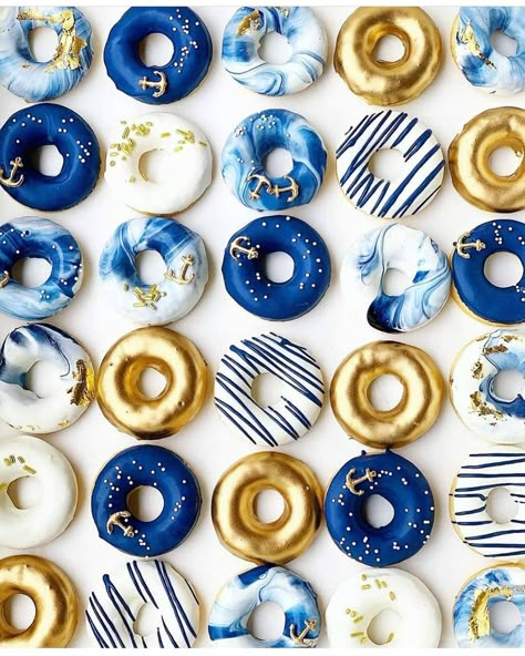 Blue Wedding Desserts, Donuts Glaze, Royal Blue Cake, Donut Decorating Ideas, Blue Donuts, Wedding Donuts, Donut Decorations, Blue Desserts, Space Birthday Party