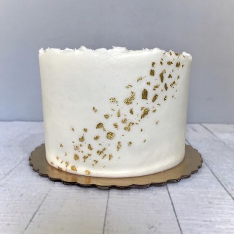 Wedding cake with uneven top edge and gold flakes ascending Uneven Edge Cake, White Cake Gold Flakes, White Cake With Gold Flakes, Gold Flake Cake, Cake With Gold Flakes, Gold Glitter Wedding Cake, Gold Foil Cake, Cake With Gold, 50th Anniversary Cakes