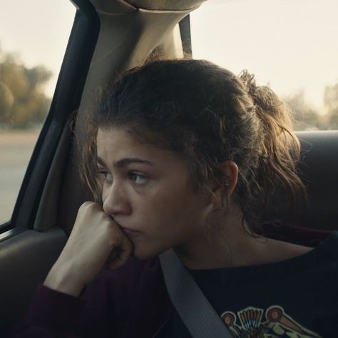 s1ep1 Rue And Jules, Mode Zendaya, Rue Euphoria, Estilo Zendaya, Rue Bennett, Image Swag, Pretty When You Cry, Zendaya Coleman, Far From Home